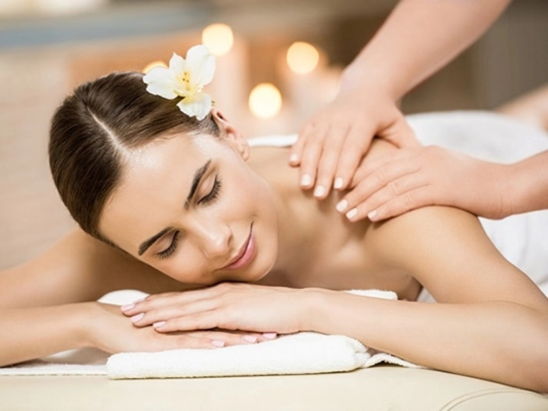 Massage thư giãn toàn thân