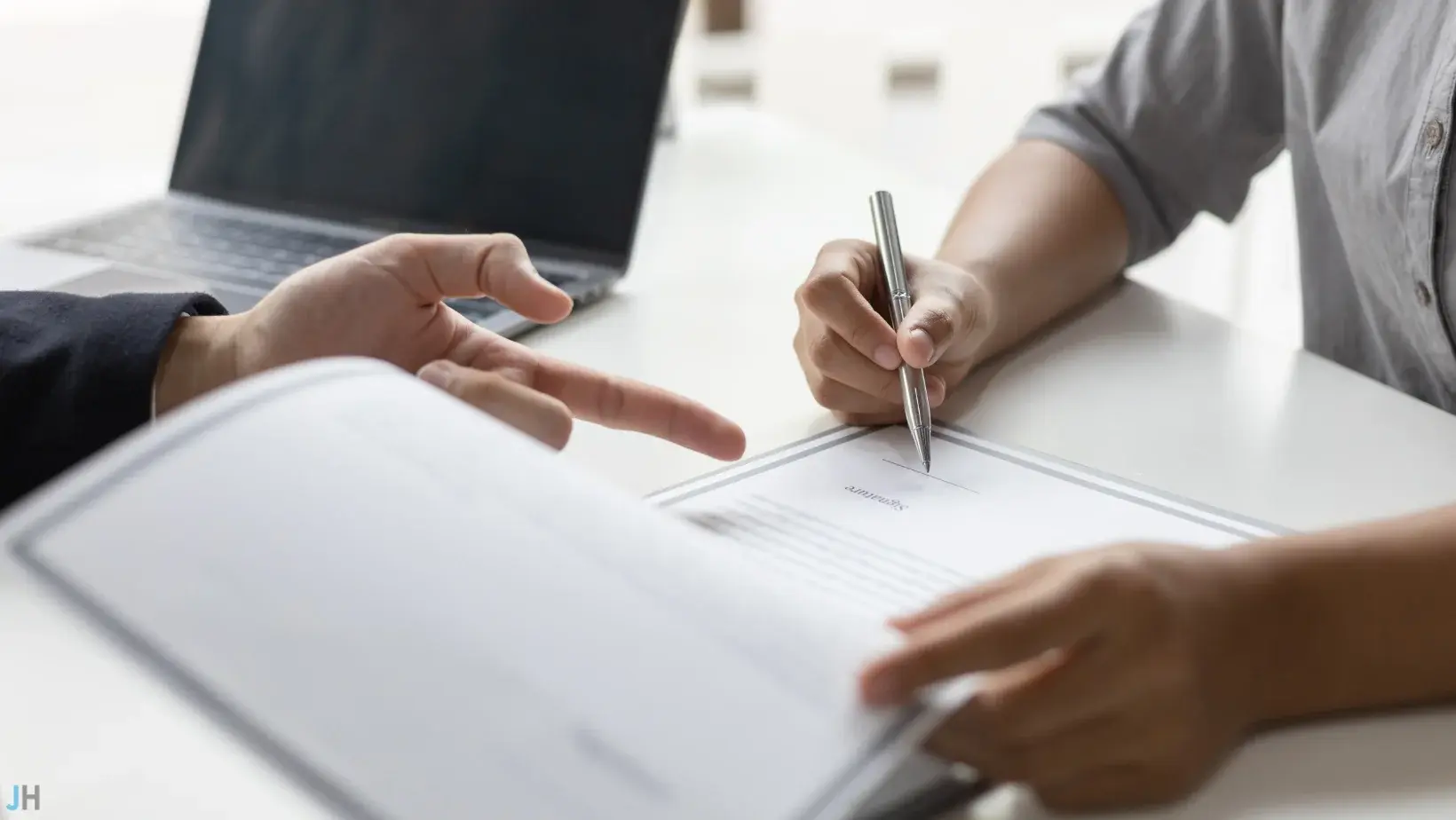 Ký hợp đồng thế nào để tránh rủi ro pháp lý?