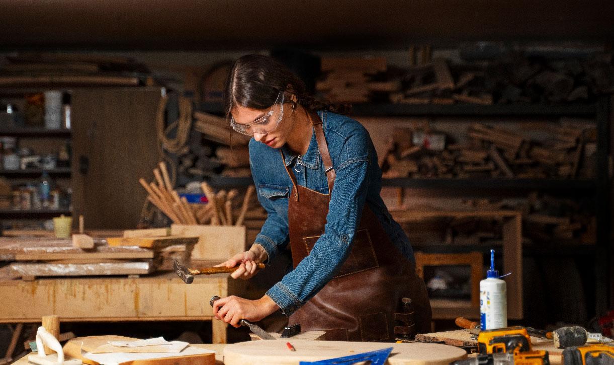 <h2>VỀ CH&Uacute;NG T&Ocirc;I</h2>