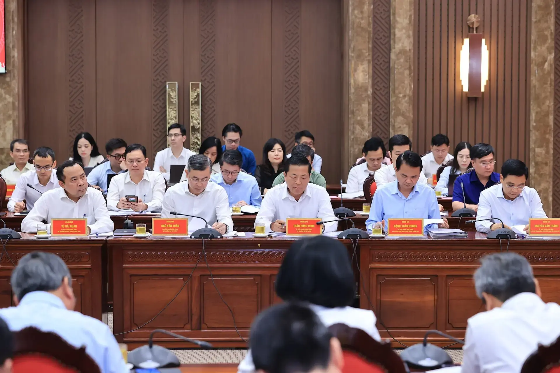 Thủ tướng: Hà Nội sẽ được ưu tiên nguồn lực, cơ chế nhưng phải cam kết tăng chất lượng đầu tư và đóng góp cho cả nước- Ảnh 8. Thủ tướng: Hà Nội sẽ được ưu tiên nguồn lực, cơ chế nhưng phải cam kết tăng chất lượng đầu tư và đóng góp cho cả nước- Ảnh 8.
