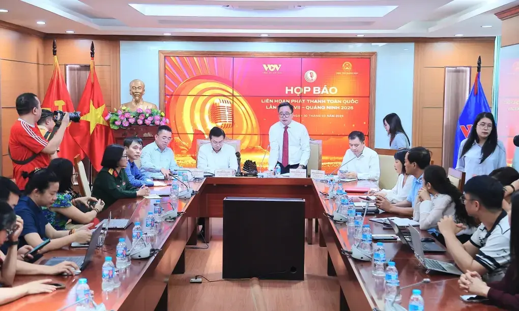 NSND Thanh Hoa t&aacute;i hợp H&ograve;a Minzy ở concert quy m&ocirc; 50.000 người - 1