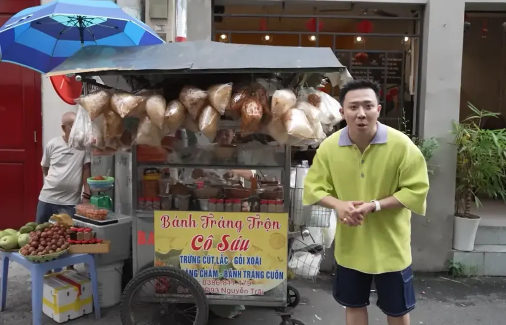 Vừa được Trấn Th&agrave;nh khen ngon, qu&aacute;n b&aacute;nh tr&aacute;ng ở TPHCM đ&atilde;... tăng gi&aacute;? - 4