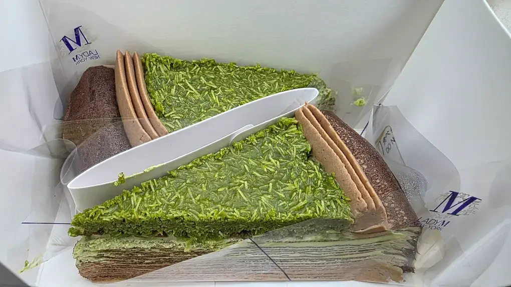 Trung Quốc: Khách chạy đua, xếp hàng 4 tiếng chờ mua bánh nghìn lớp gây sốt - 2