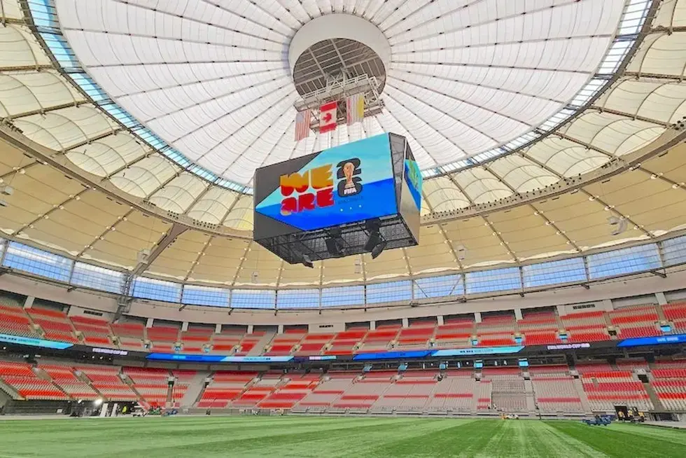 Khách Việt bỏ tiền tỷ mua tour World Cup, có lối vào riêng, xe sang đưa đón